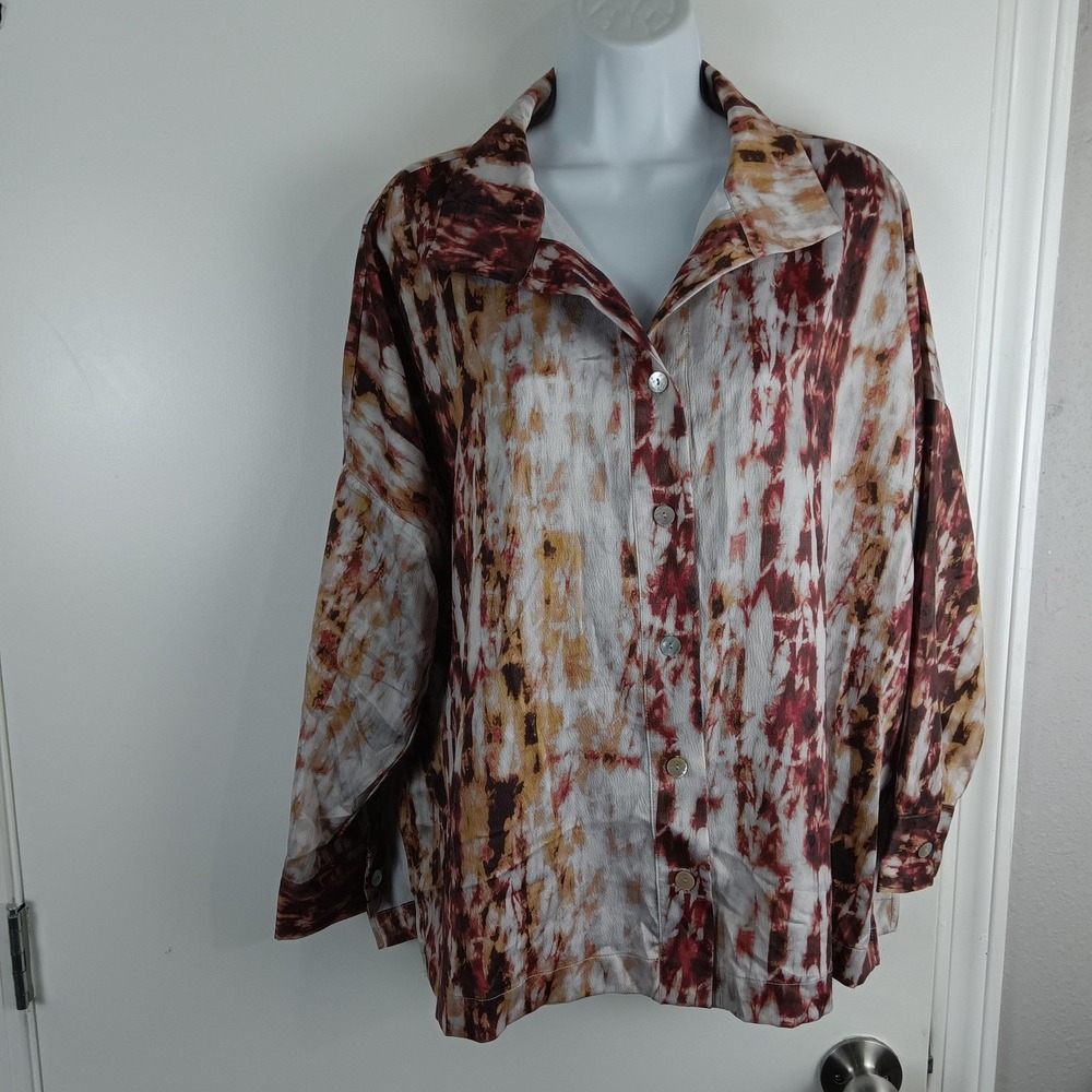WynneLayers Shirt Womens Medium Red Beige Watercolor Button Up Blouse Top NWT - Picture 3 of 14